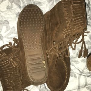 minnetonka size 8 woman’s moccasins